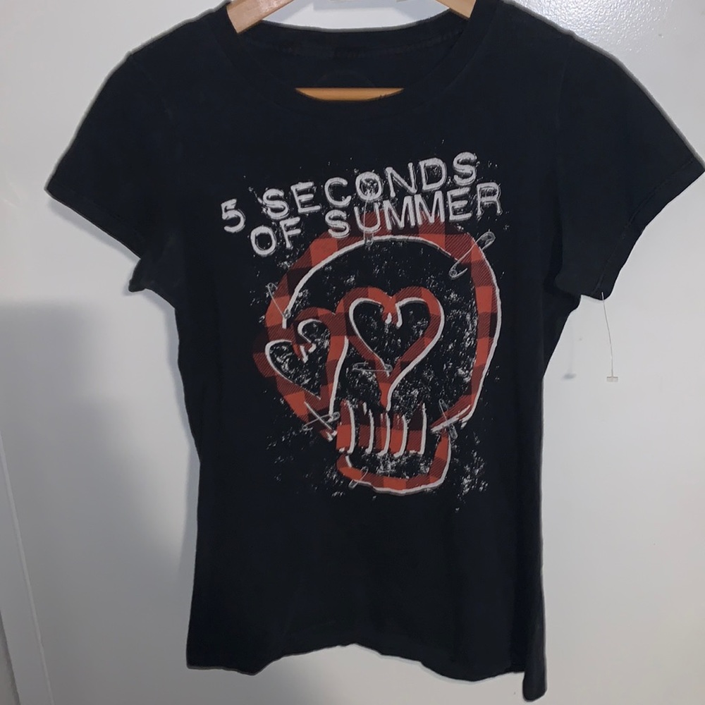 5 Seconds of Summer Heart skull shirt Rare and Vintage